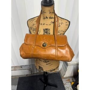 Woman’s leather Serata handbag